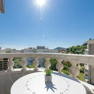 https://royal-luxury-apartments.splithotels.org